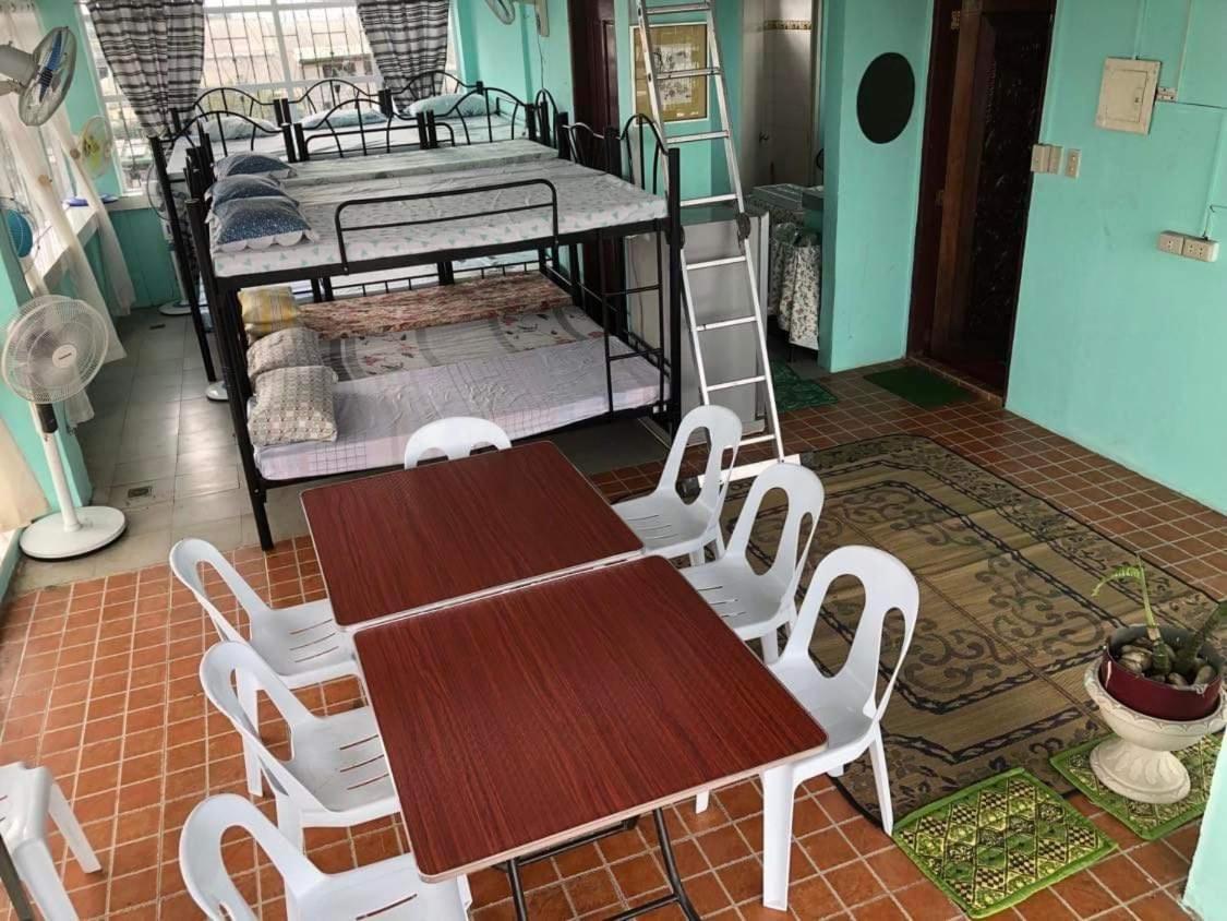 Apartament The Mansion - Backpackers Near Airport Manila Zewnętrze zdjęcie